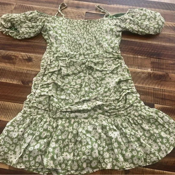 ASTR The Label Green and White Floral Top - Picture 7 of 8